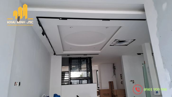 Công đoạn sơn nước bên trong ngôi nhà