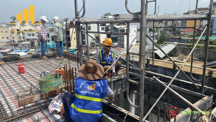 Đội ngũ thợ thi công chuyên nghiệp đảm bảo hoàn thành đúng tiến độ dự án