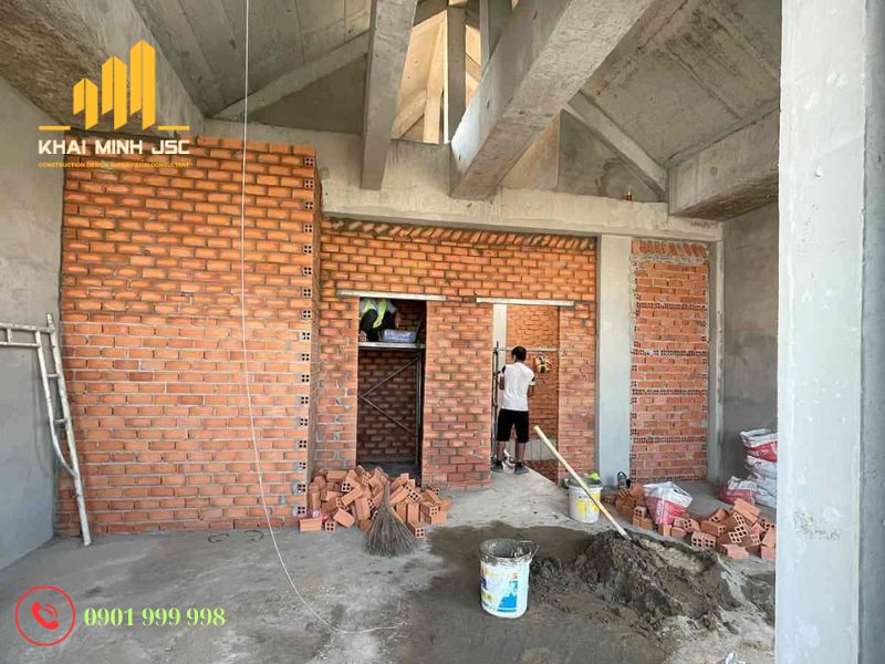 Giám sát công trình để đảm bảo chất lượng, tiến độ công việc