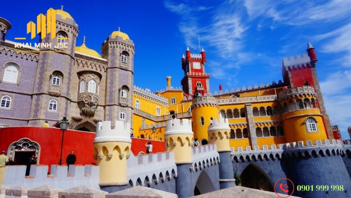 Lâu đài Pena đẹp nhất thế giới rực rỡ màu sắc