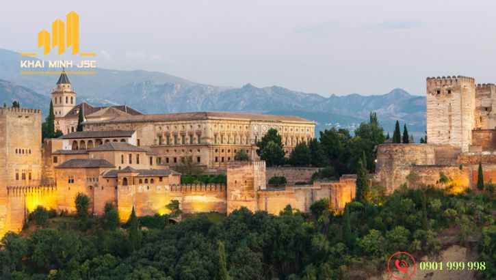 Lâu đài Alhambra lộng lẫy trong đường nét kiến trúc Hồi Giáo