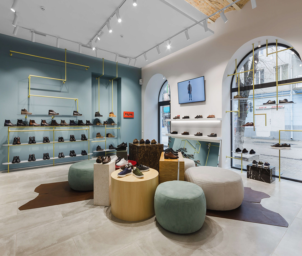 Mẫu thiết kế nội thất cửa hàng giày nam