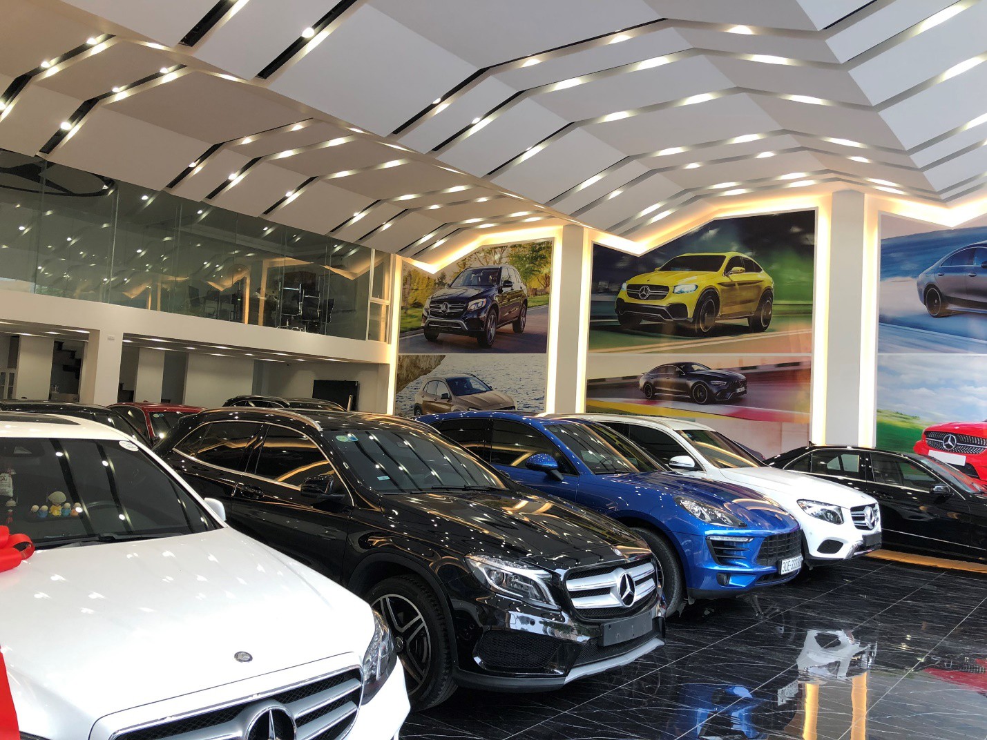 Mẫu thiết kế showroom oto sang trọng 8