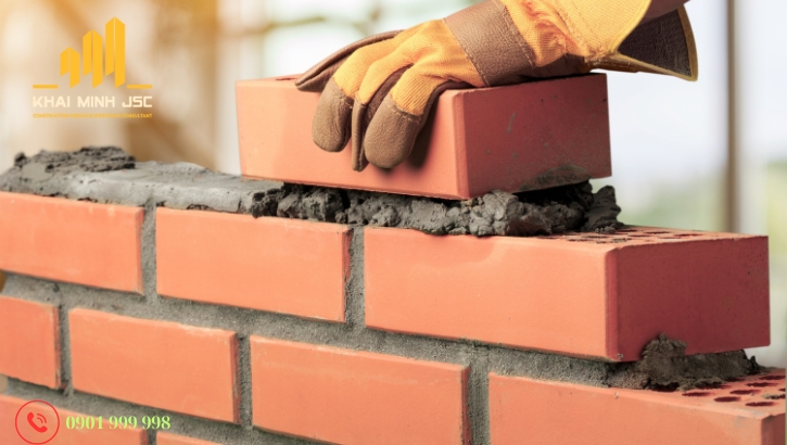 Nhà gạch truyền thống có chi phí xây dựng hợp lý, dễ tiếp cận cho nhiều gia đình