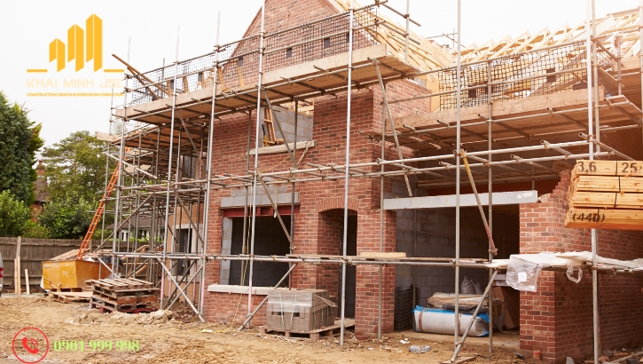 Nhà gạch có độ bền và tuổi thọ hạn chế, dễ xuống cấp sớm