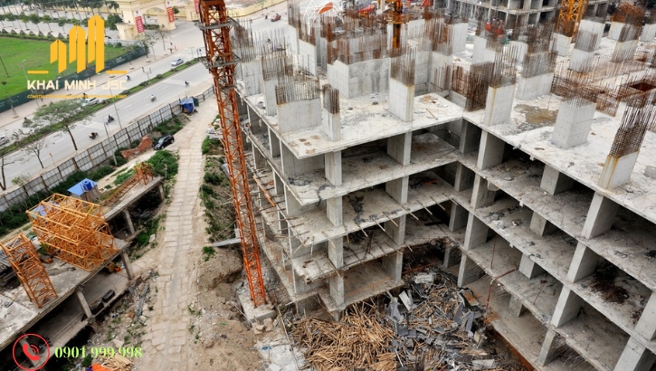 Quá trình thi công nhà đổ bê tông toàn khối yêu cầu kỹ thuật cao nhưng đảm bảo chất lượng theo thời gian.