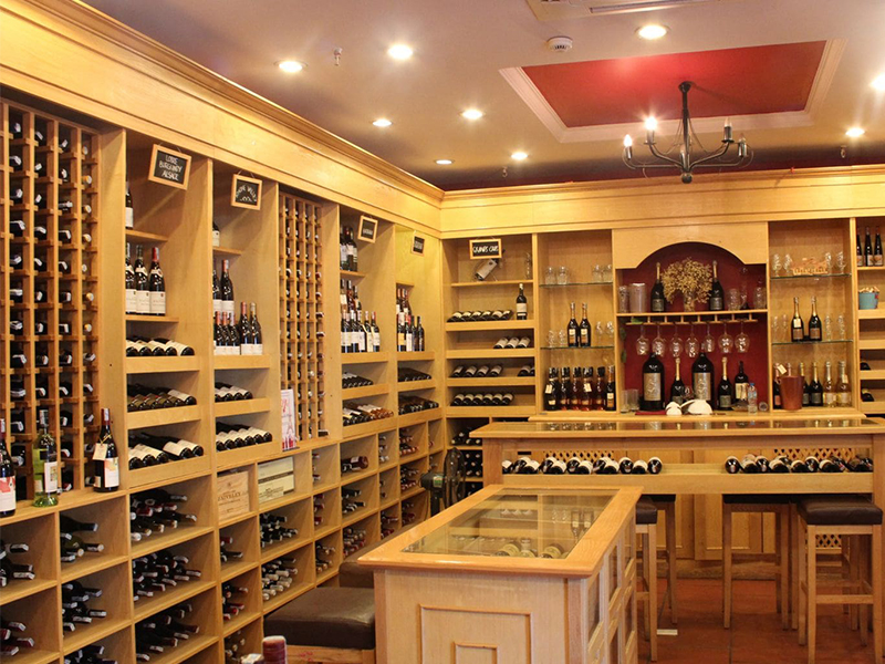 Thiết kế nội thất showroom rượu