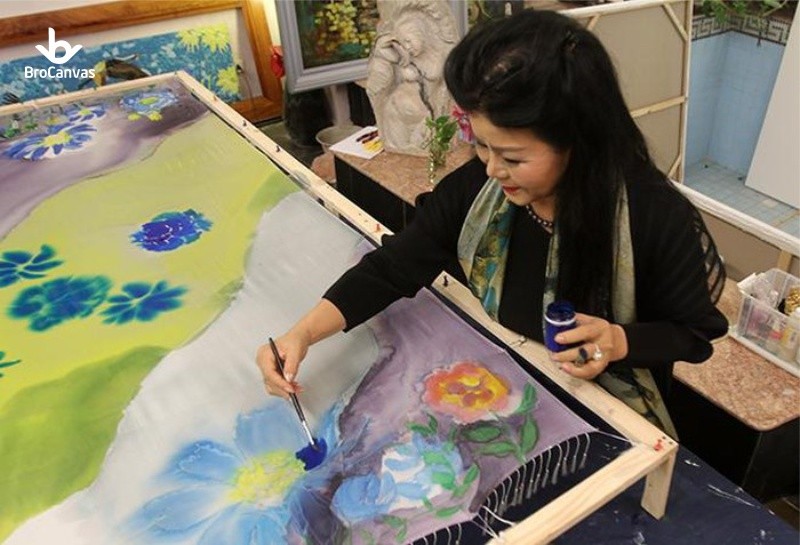 Tranh lụa mang nhiều giá trị nghệ thuật của dân tộc. Cần được bảo tồn và phát triển Tranh lụa mang nhiều giá trị nghệ thuật của dân tộc. Cần được bảo tồn và phát triển