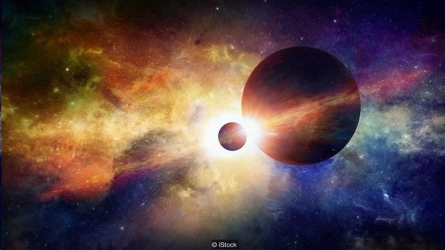 Hằng tinh phát sáng còn hành tinh lại không? Hằng tinh phát sáng còn hành tinh lại không?