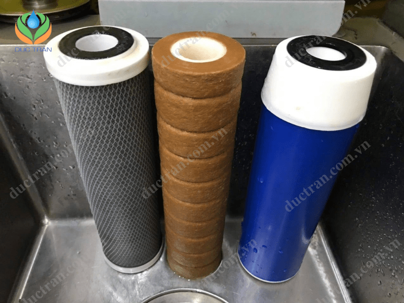 thay-loi-loc-nuoc-tai-nha