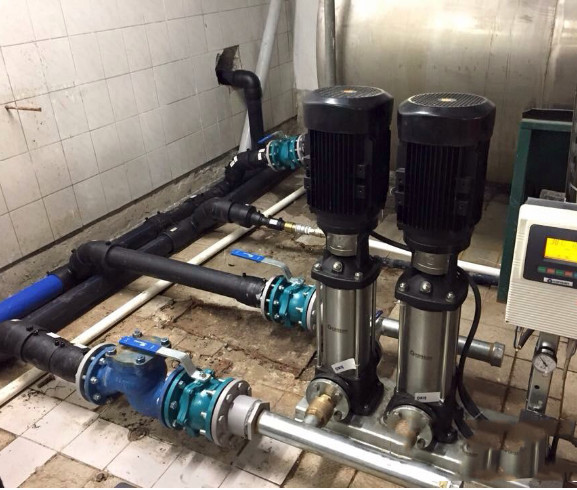 máy bơm nước trục đứng