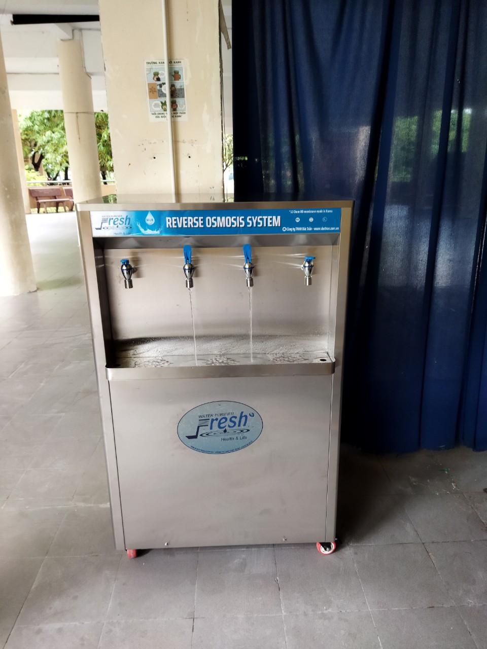 Máy nước uống cho trường học