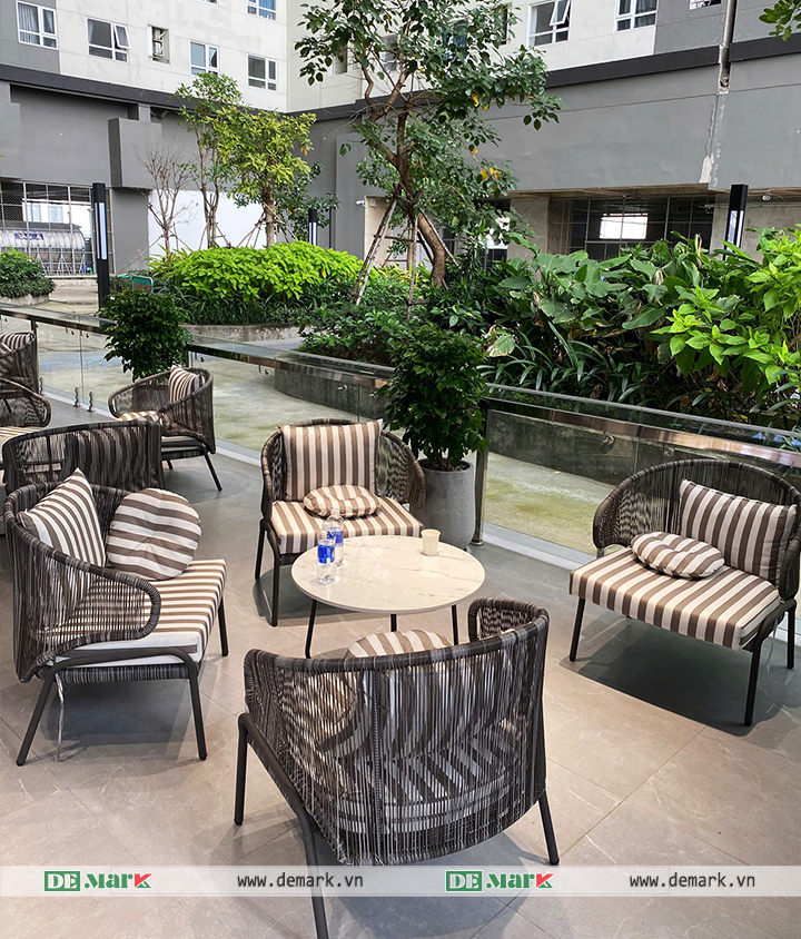 Bàn ghế cafe sân vườn