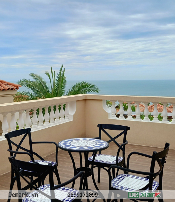 Bộ bàn ghế sắt ngoài trời MT3009 họa tiết ốp gốm cổ điển