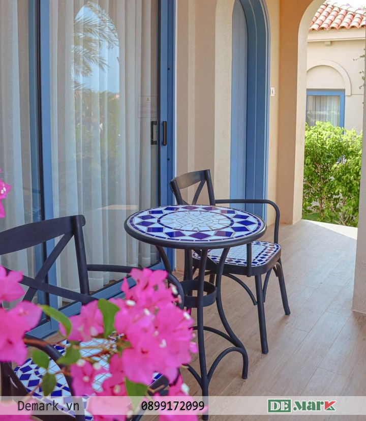 Bộ bàn ghế sắt ngoài trời MT3009 họa tiết ốp gốm cổ điển