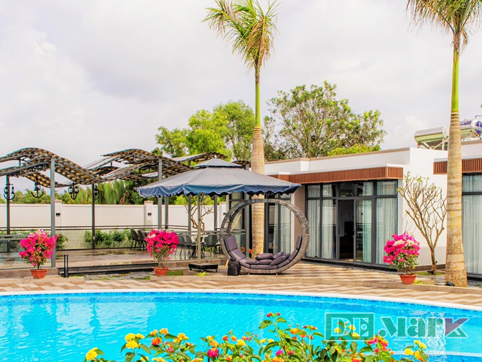 BÀN GHẾ HỒ BƠI NHỰA GIẢ MÂY CÓ MÁI VÒM MT4A70