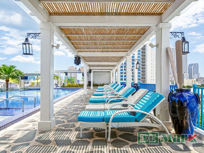 ghế hồ bơi ngoài trời