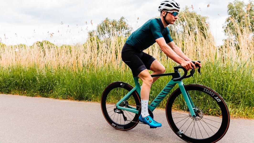 ket-hop-banh-rang-toi-wuu