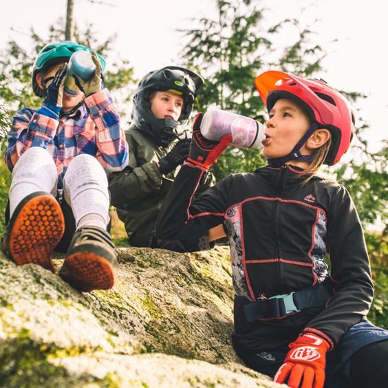 phu-kien-xe-dap-tre-em-binh-nuoc