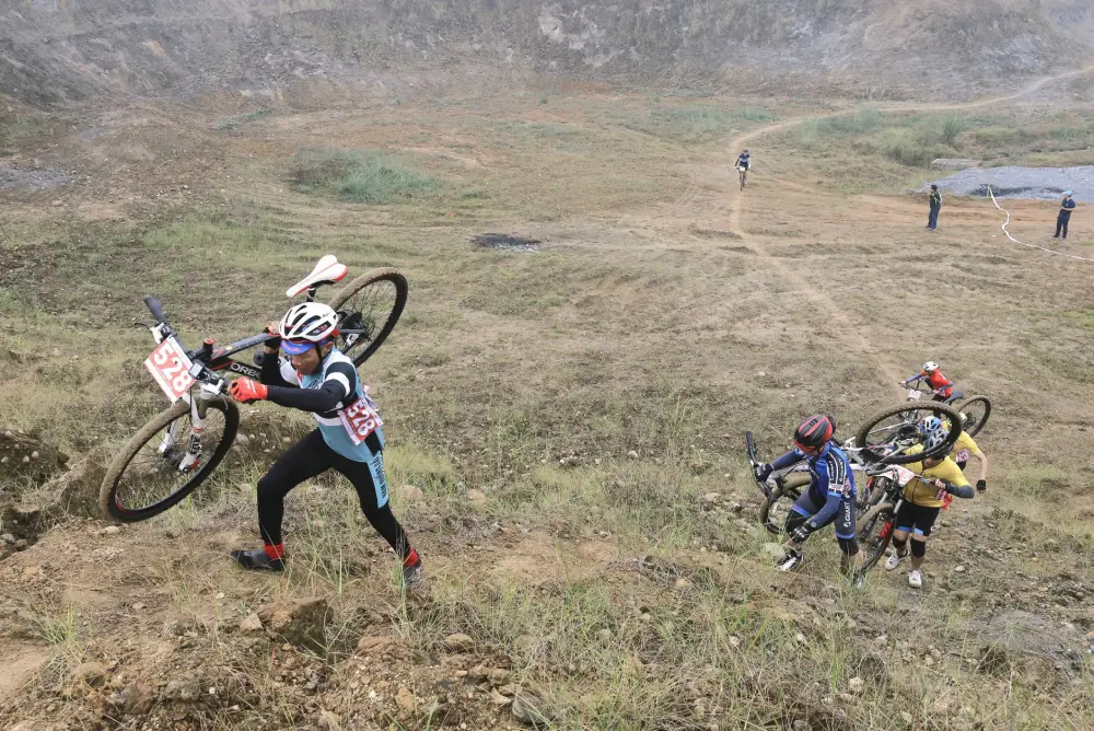 vdv-nam-tham-gia-thi-dau-tai-giai-dua-xe-dap-cup-den-thuong-2023