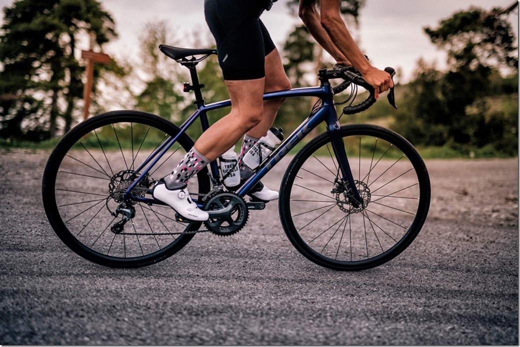 xe-dap-dua-road-tot-nhat-de-di-nhanh-tren-duong-phang