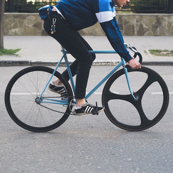 xe-dap-fixed-gear-khoe-khoan-va-ca-tinh