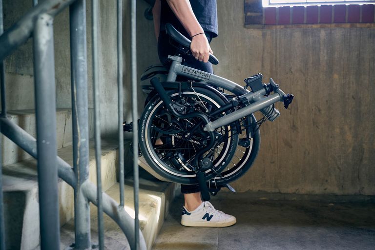 xe-dap-gap-sieu-nhe-co-kha-nang-gap-gon-de-dang-mang-vac