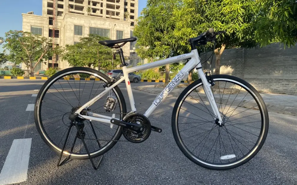 xe-dap-louis-garneau-thiet-ke-noi-bat-va-tien-dung