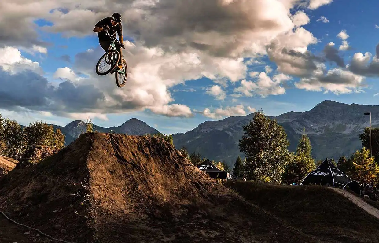 xe-dap-xgame-dirt-jump