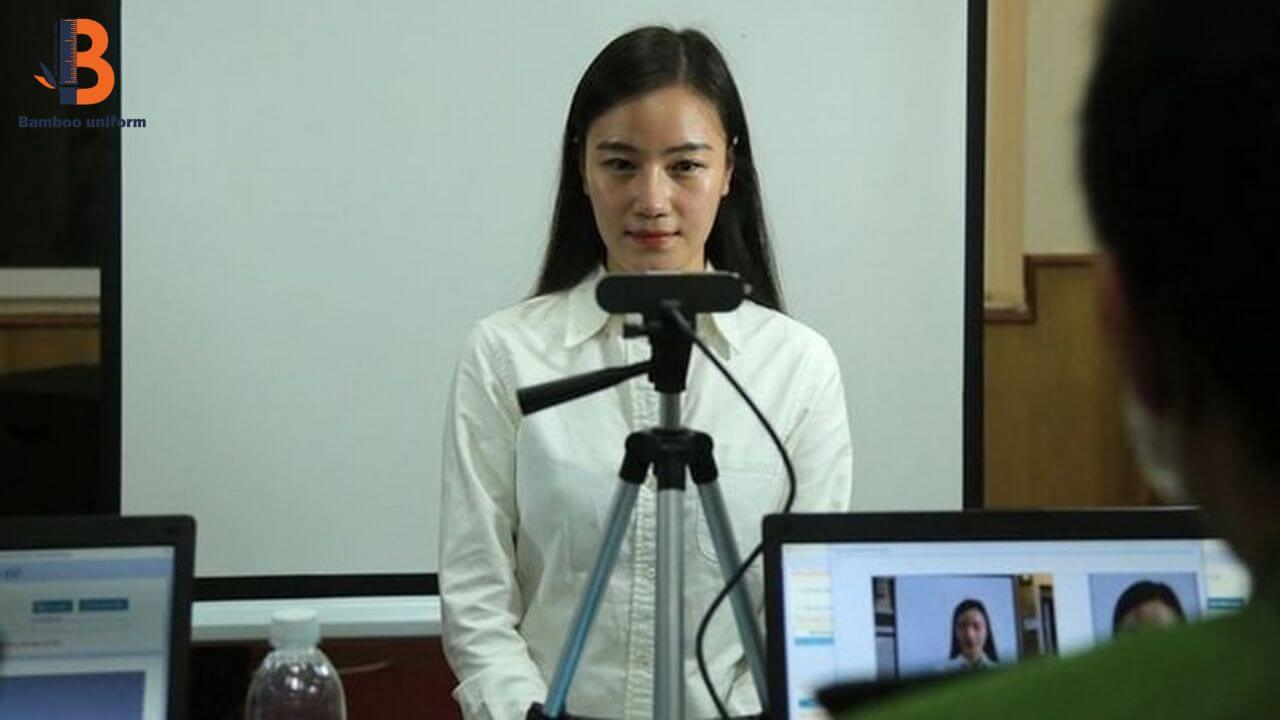 Không có quy định cấm trang điểm khi chụp hình CCCD