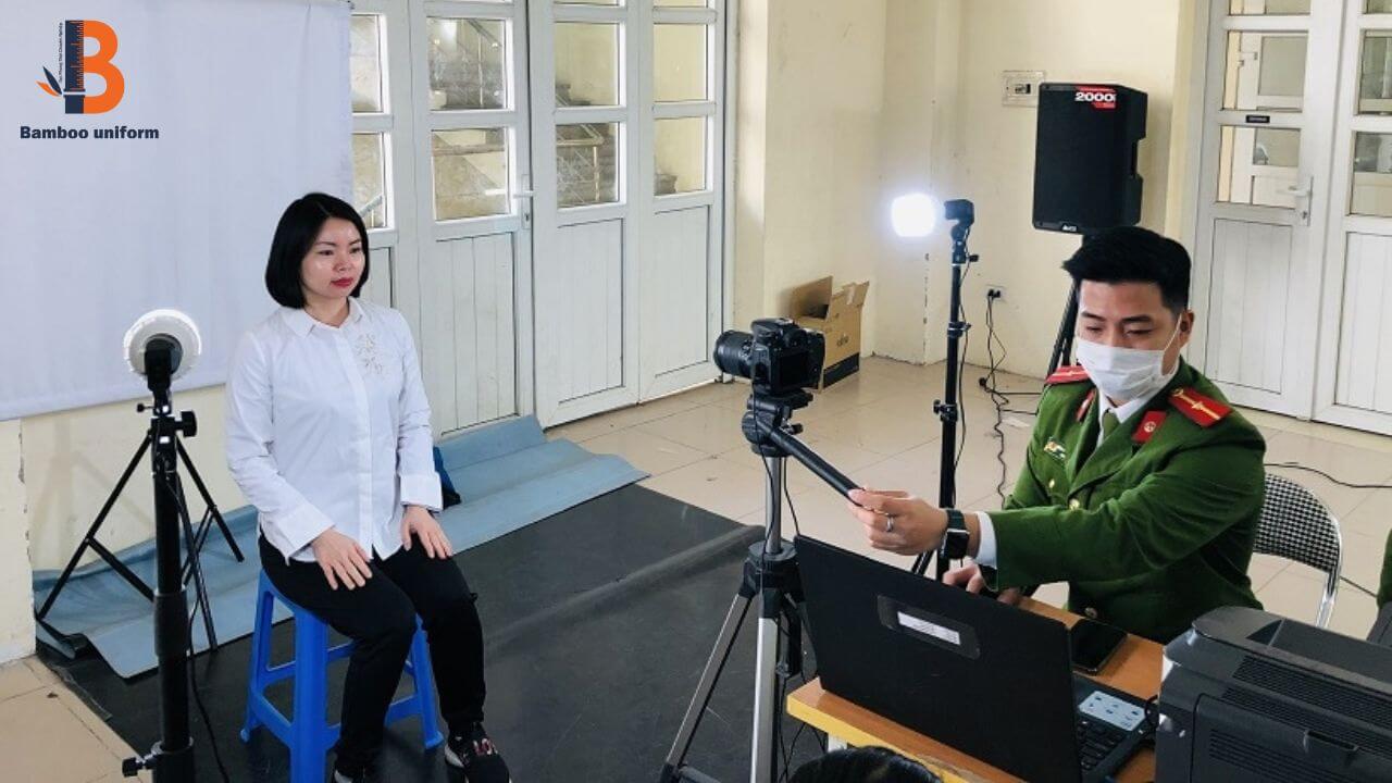 Việc đeo khuyên tai cần phải đảm bảo không che tai hoặc mặt