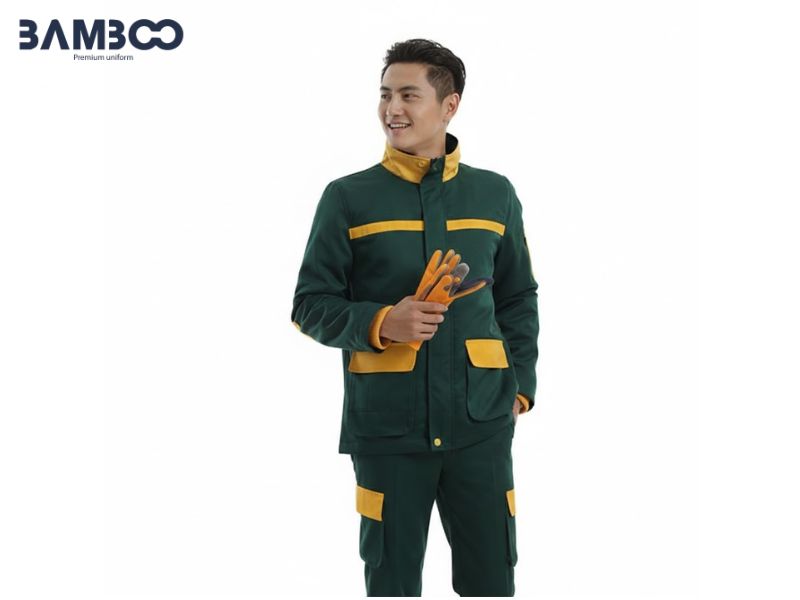 Bamboo Uniform cung cấp áo khoác bảo hộ xanh rêu an toàn, bền đẹp, chuẩn chất lượng