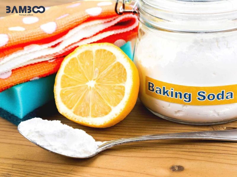 Bí quyết tẩy áo đồng phục bị ố vàng bằng baking soda