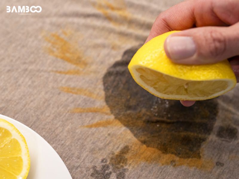 Tẩy vết bẩn trên quần áo màu bằng chanh tươi