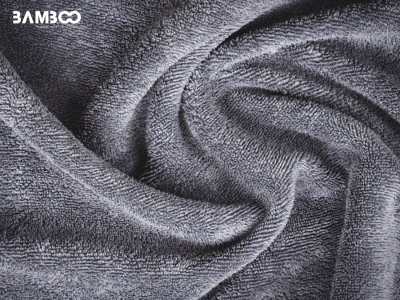 Microfiber gồm polyester và polyamide, cân bằng độ bền, mềm mại, khả năng thấm hút
