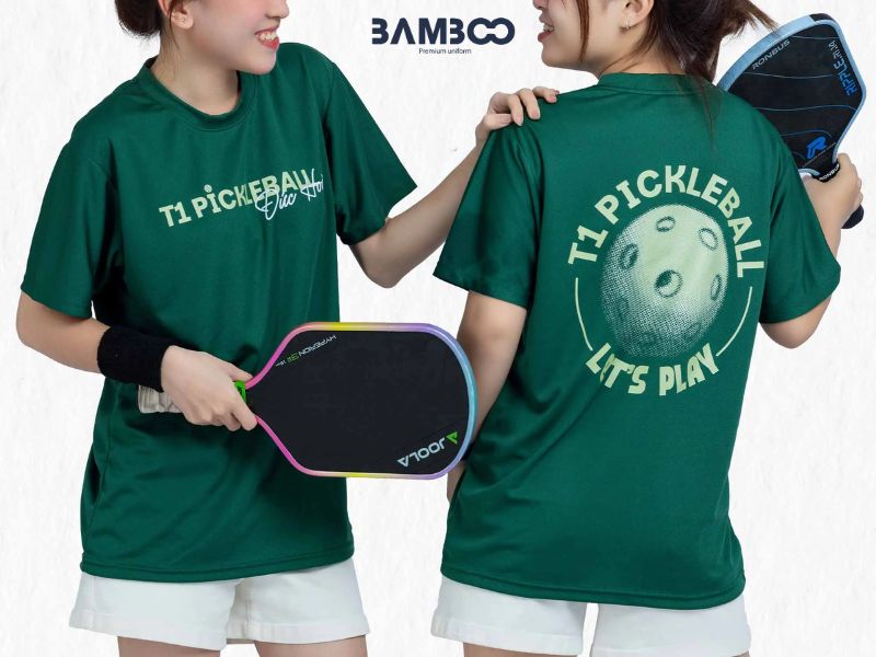 Áo thun Pickleball nổi bật với chất liệu thoáng mát, nhẹ nhàng giúp người chơi luôn cảm thấy khô thoáng và thoải mái