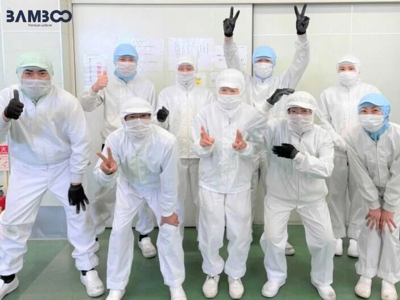 Quần áo đồng phục ngành thủy sản sở hữu những đặc điểm riêng biệt, đáp ứng tốt các yêu cầu khắt khe của môi trường làm việc