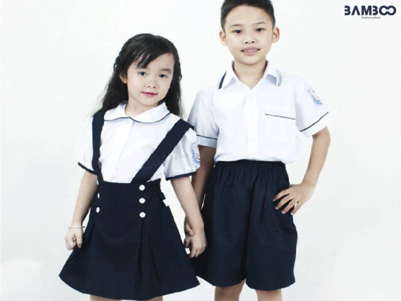 Quần áo đồng phục học sinh cấp 1 thiết kế đơn giản, chất liệu an toàn