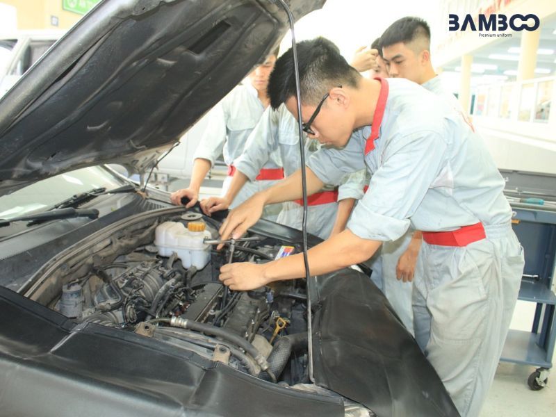 Đồng phục bảo hộ kỹ thuật viên gara ô tô