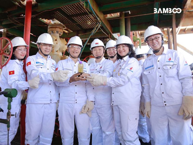 Bộ quần áo bảo hộ ngành dầu khí tông trắng
