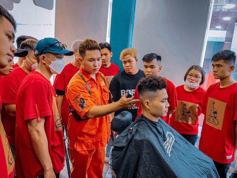 Trang phục barber mang nét văn hóa đặc thù, phong cách cổ điển phương tây đầy độc đáo và thẩm mỹ