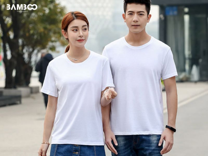 Áo thun màu trắng cổ tròn