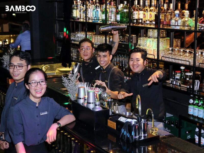 Đồng phục quán bar là “chìa khóa” định hình phong cách và bản sắc thương hiệu