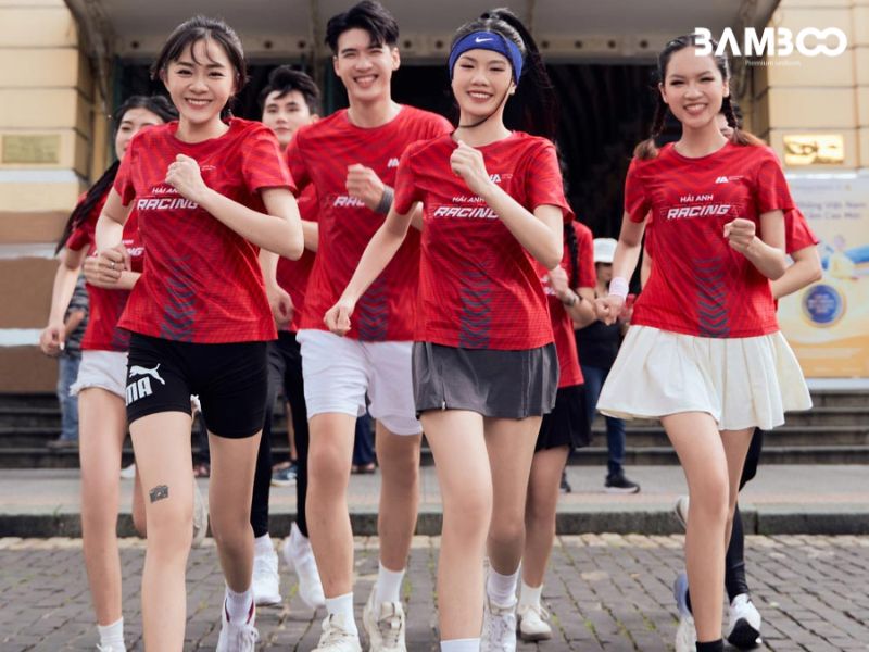 Đồng phục thể thao và áo lớp sắc đỏ nhiệt huyết