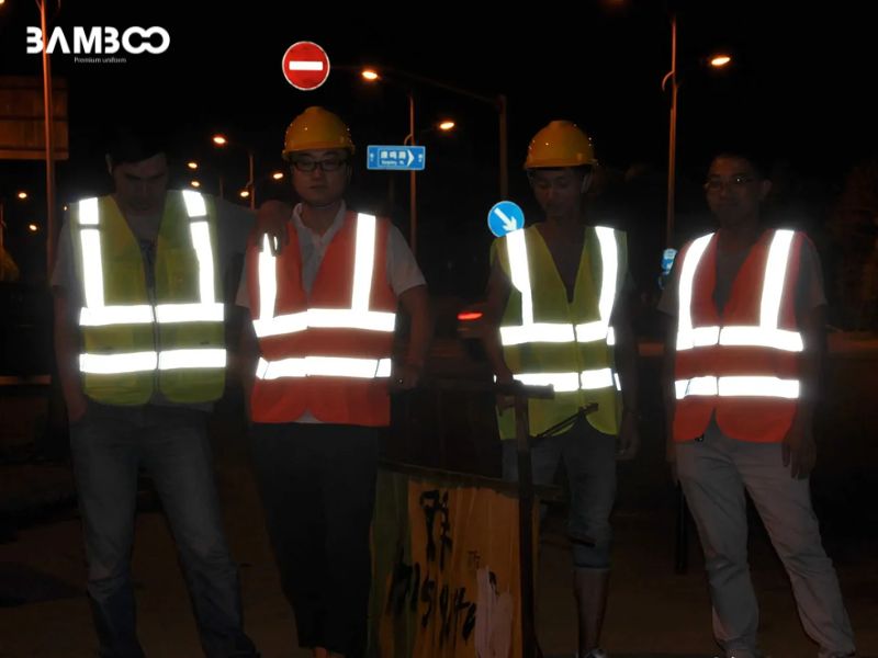 Quần áo phản quang giúp làm việc ban đêm an toàn, chuyên nghiệp, hiệu quả