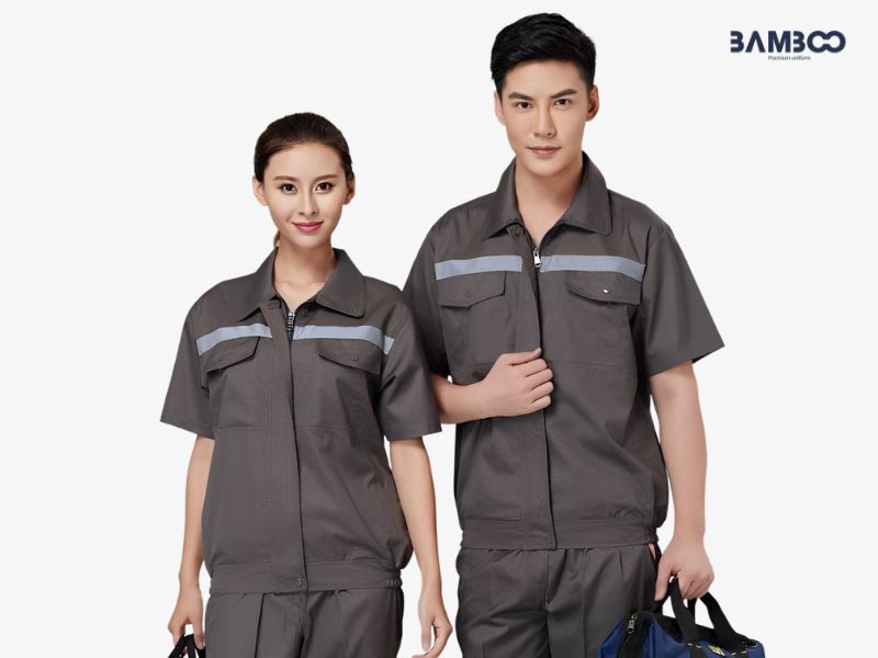 Đồng phục bảo trì được quy định rõ ràng theo tiêu chuẩn an toàn lao động, bảo vệ người công nhân khỏi những rủi ro