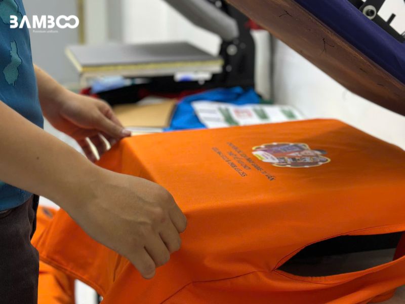 Định vị thương hiệu qua in và thêu logo