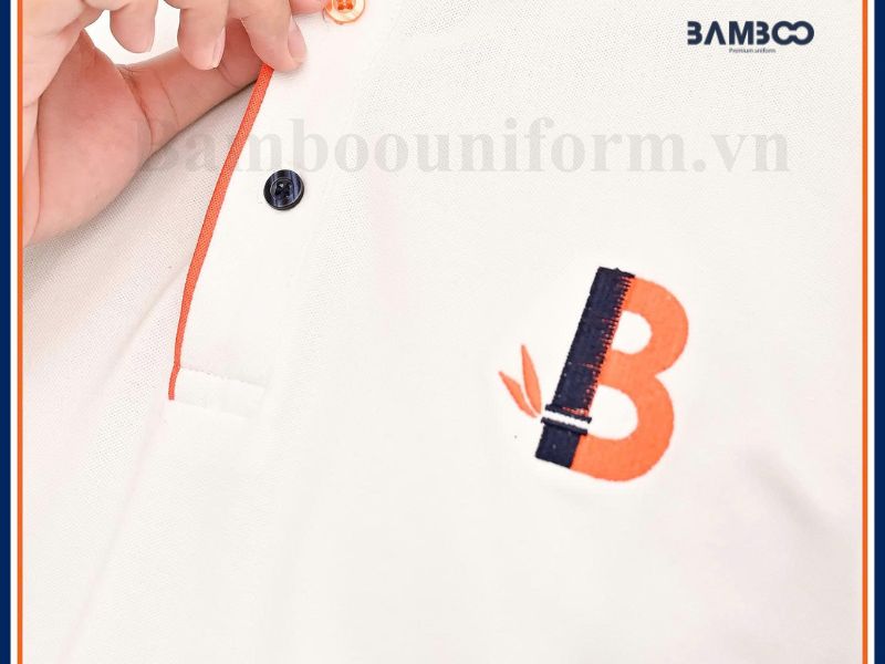 In logo theo kích thước phù hợp với đồng phục