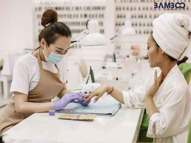Đồng phục mang lại nhiều giá trị thiết thực cho cả nhân viên lẫn tiệm nail