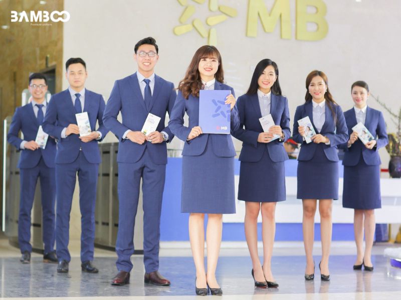 Đồng phục vest ngân hàng giúp tạo dựng hình ảnh chuyên nghiệp, uy tín